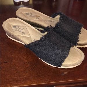 Black Small Wedge Sandals